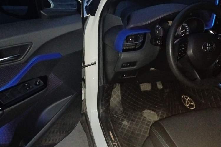 Used Toyota IZOA 2020 2.0L Enjoy Edition Driver Seat