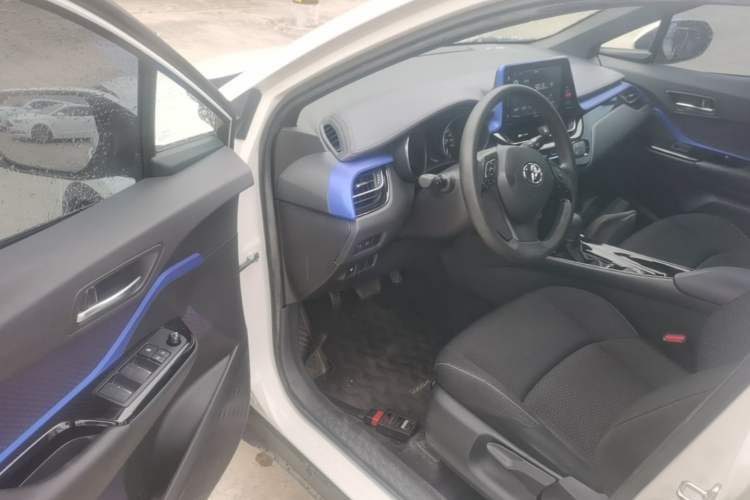 Used Toyota IZOA 2020 2.0L Enjoy Edition Driver Seat