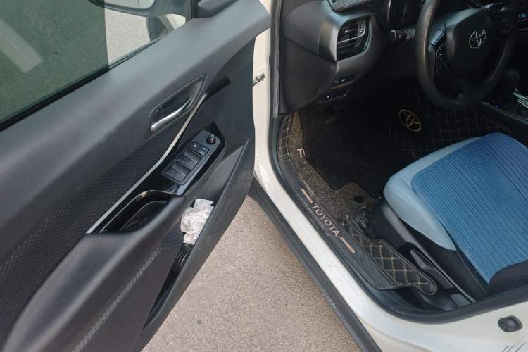Used Toyota IZOA 2020 2.0L Yi Xiang CARE Driver Seat