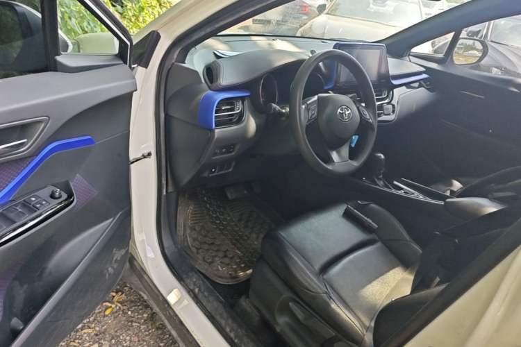 Used Toyota IZOA 2020 2.0L Enjoy Edition Driver Seat