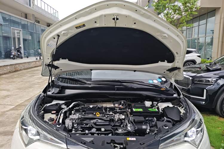 Used Toyota IZOA 2020 2.0L Enjoy Edition Engine Bay