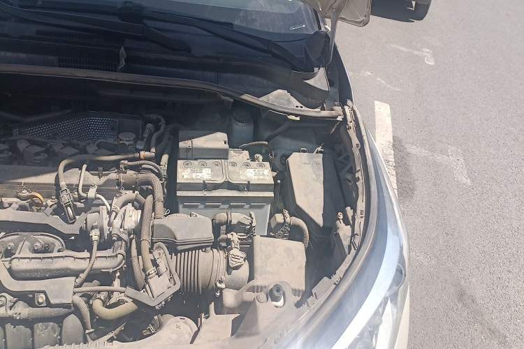 Used Toyota IZOA 2020 2.0L Yichi Version Engine Bay Left