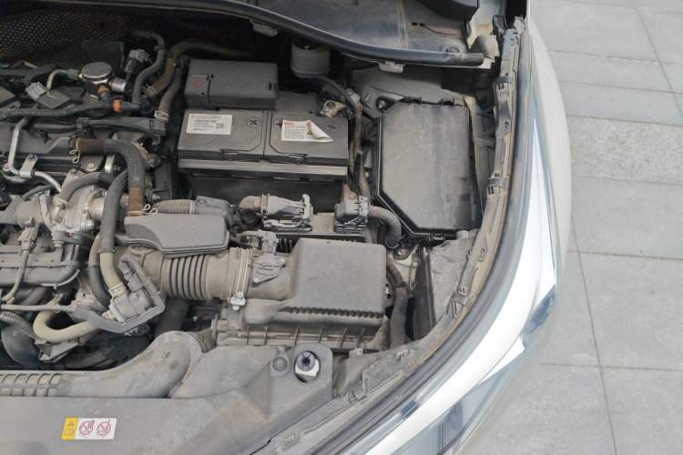 Used Toyota IZOA 2020 2.0L Yichi Version Engine Bay Left