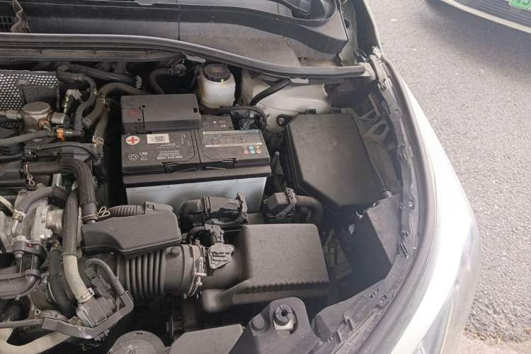 Used Toyota IZOA 2020 2.0L Yichi Version Engine Bay Left