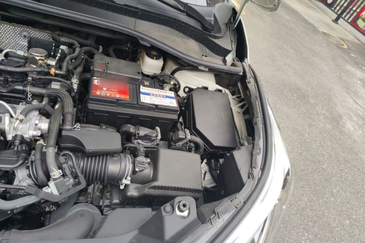 Used Toyota IZOA 2020 2.0L Yichi Version Engine Bay Left