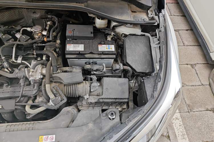 Used Toyota IZOA 2020 2.0L Yichi Version Engine Bay Left