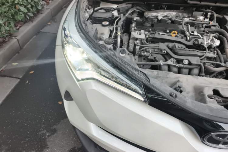 Used Toyota IZOA 2020 2.0L Yichi Version Engine Bay Right