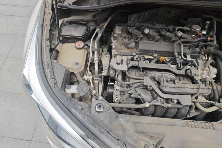 Used Toyota IZOA 2020 2.0L Yichi Version Engine Bay Right