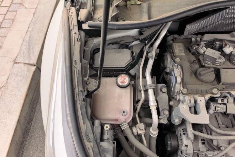 Used Toyota IZOA 2020 2.0L Enjoy Edition Engine Bay Right
