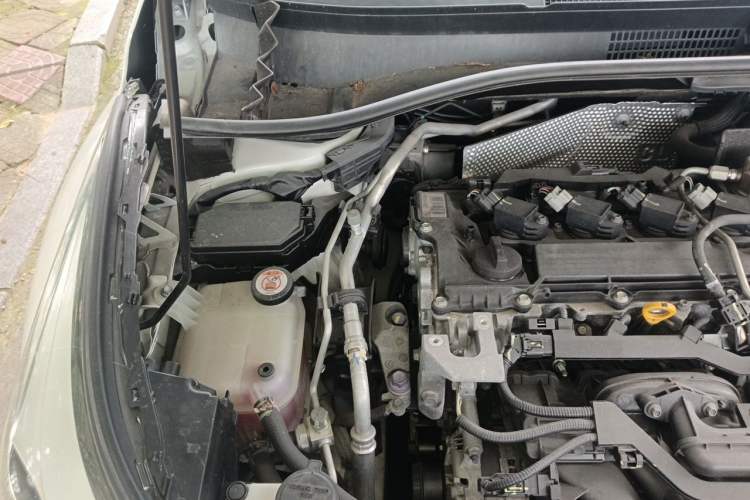 Used Toyota IZOA 2020 2.0L Yichi Version Engine Bay Right