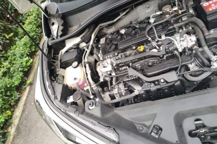 Used Toyota IZOA 2020 2.0L Yichi Version Engine Bay Right