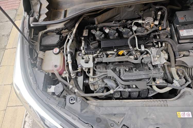 Used Toyota IZOA 2020 2.0L Yichi Version Engine Bay Right