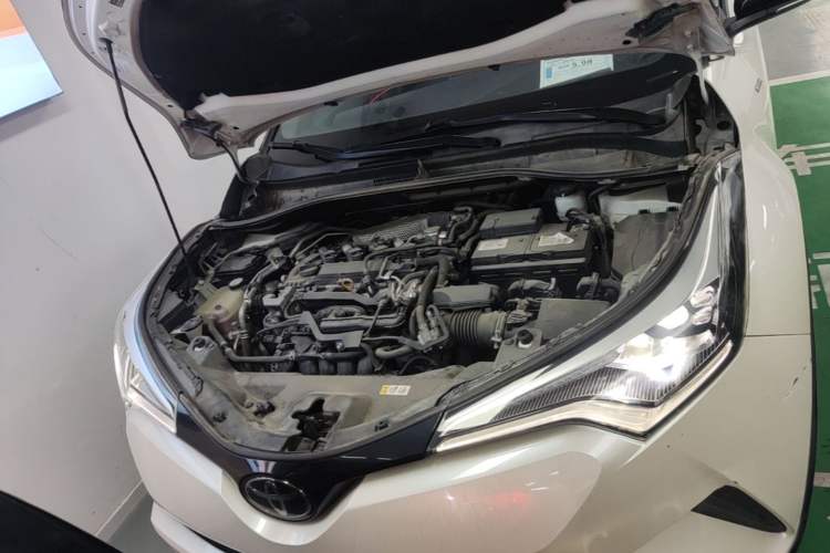 Used Toyota IZOA 2020 2.0L Yichi Version Engine Bay
