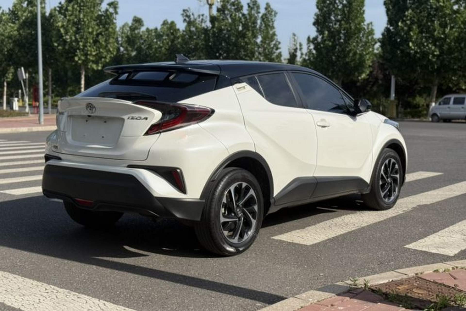 Used Toyota IZOA 2020 2.0L Yichi Version Exterior 3