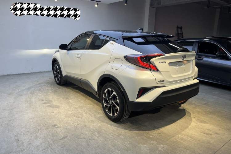 Used Toyota IZOA 2020 2.0L Yichi Version Exterior 3