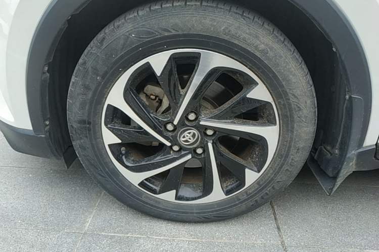 Used Toyota IZOA 2020 2.0L Yichi Version Exterior 4