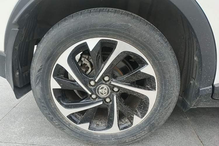 Used Toyota IZOA 2020 2.0L Yichi Version Exterior 5