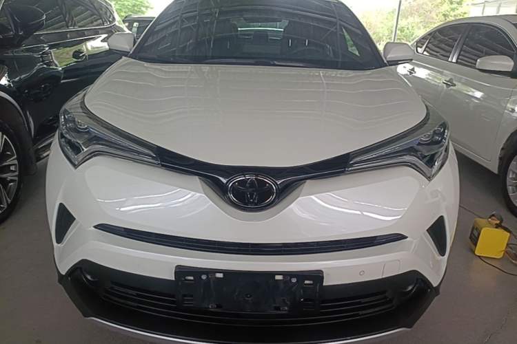 Used Toyota IZOA 2020 2.0L Yichi Version Front