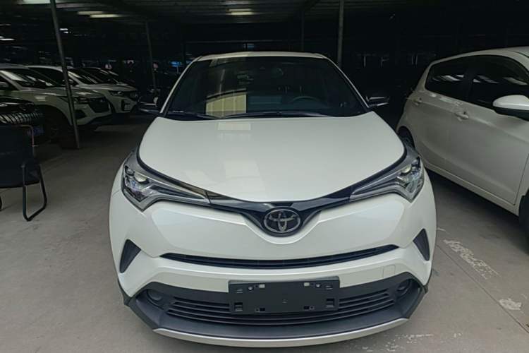 Used Toyota IZOA 2020 2.0L Yichi Version Front