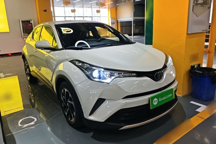 Used Toyota IZOA 2020 2.0L Enjoy Edition Front Right 45 Deg