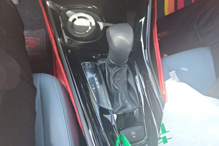 Used Toyota IZOA 2020 2.0L Yi Xiang CARE Gear Lever