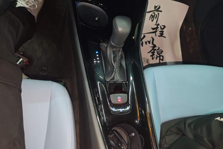 Used Toyota IZOA 2020 2.0L Yi Xiang CARE Gear Lever