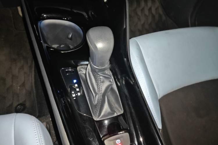 Used Toyota IZOA 2020 2.0L Yi Xiang CARE Gear Lever