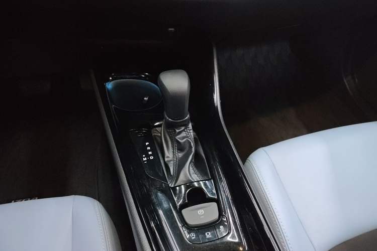 Used Toyota IZOA 2020 2.0L Yi Xiang CARE Gear Lever