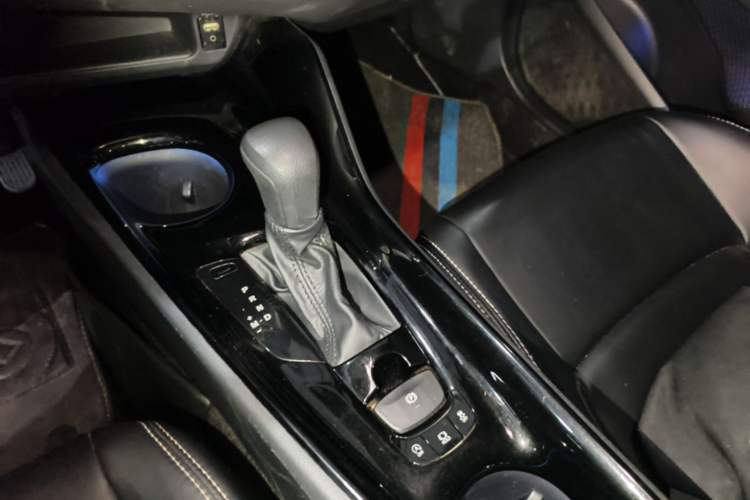 Used Toyota IZOA 2020 2.0L Yi Xiang CARE Gear Lever