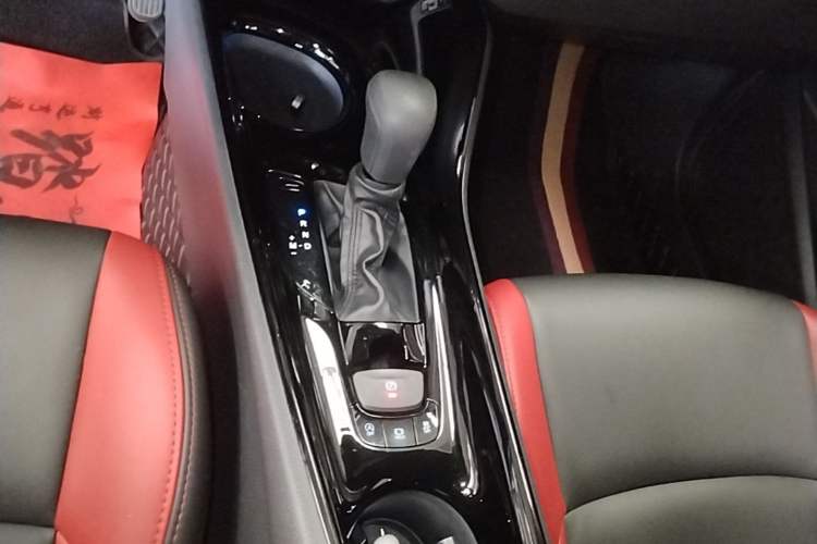 Used Toyota IZOA 2020 2.0L Yi Xiang CARE Gear Lever