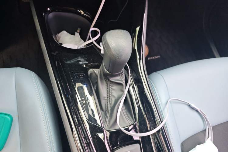 Used Toyota IZOA 2020 2.0L Yi Xiang CARE Gear Lever