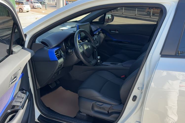 Used Toyota IZOA 2020 2.0L Yichi Version Interior 1