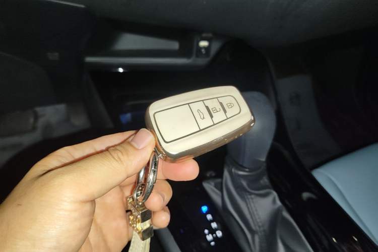 Used Toyota IZOA 2020 2.0L Yi Xiang CARE Interior 1