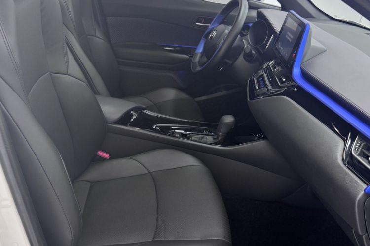Used Toyota IZOA 2020 2.0L Enjoy Edition Interior 10