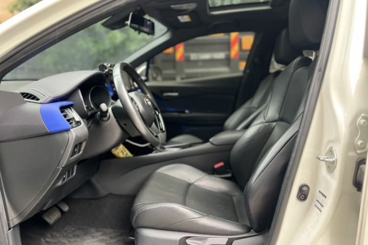 Used Toyota IZOA 2020 2.0L Yichi Version Interior 3