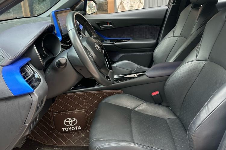 Used Toyota IZOA 2020 2.0L Yichi Version Interior 3