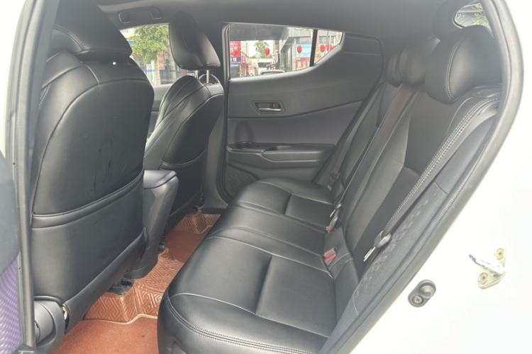 Used Toyota IZOA 2020 2.0L Enjoy Edition Interior 3