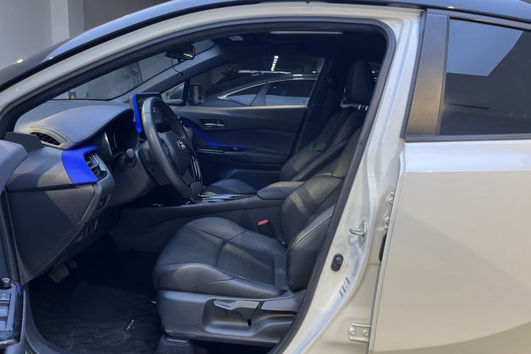 Used Toyota IZOA 2020 2.0L Yichi Version Interior 3