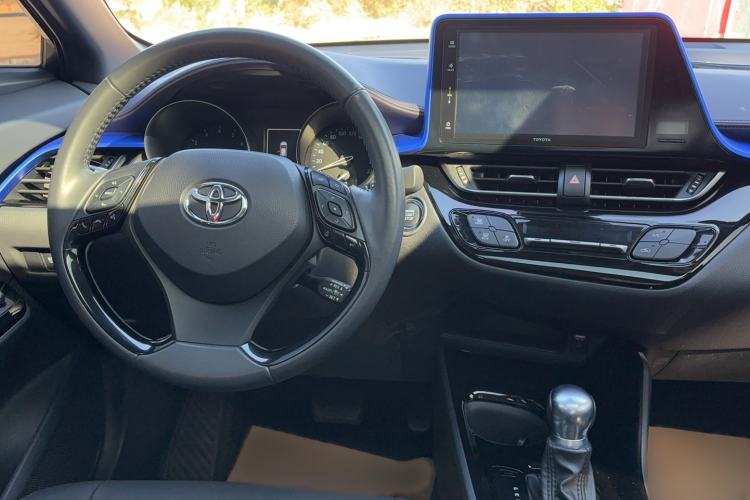 Used Toyota IZOA 2020 2.0L Yichi Version Interior 4