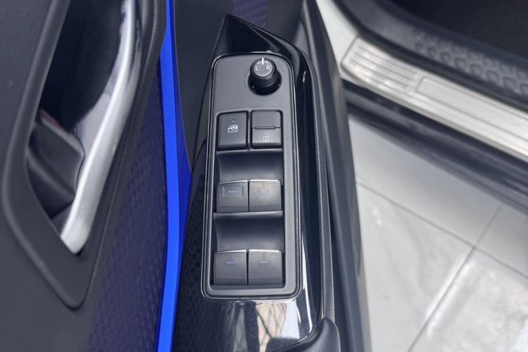 Used Toyota IZOA 2020 2.0L Enjoy Edition Interior 5