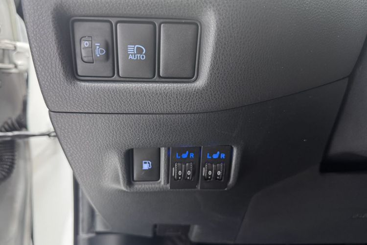 Used Toyota IZOA 2020 2.0L Enjoy Edition Interior 9