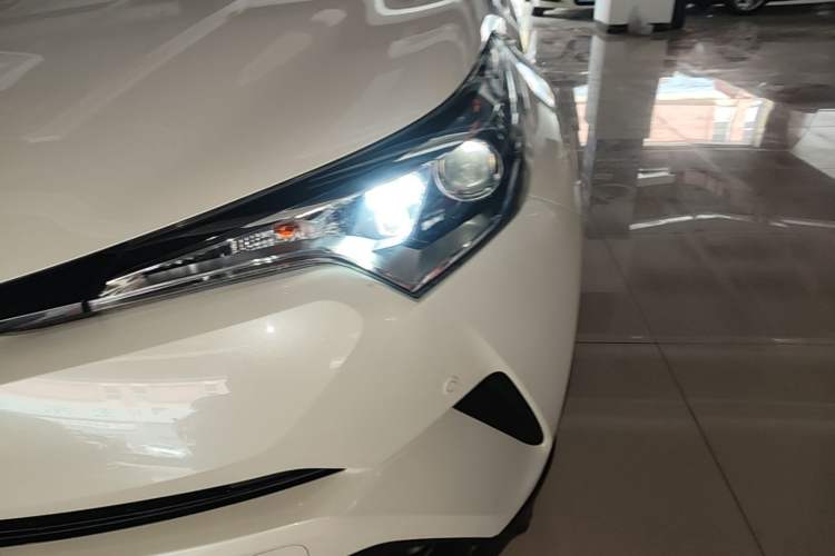Used Toyota IZOA 2020 2.0L Yi Xiang CARE Left Front Headlight