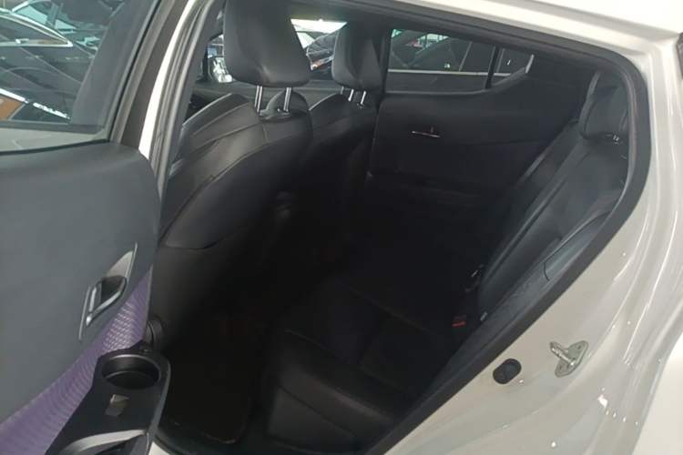 Used Toyota IZOA 2020 2.0L Yichi Version Left Rear Seat