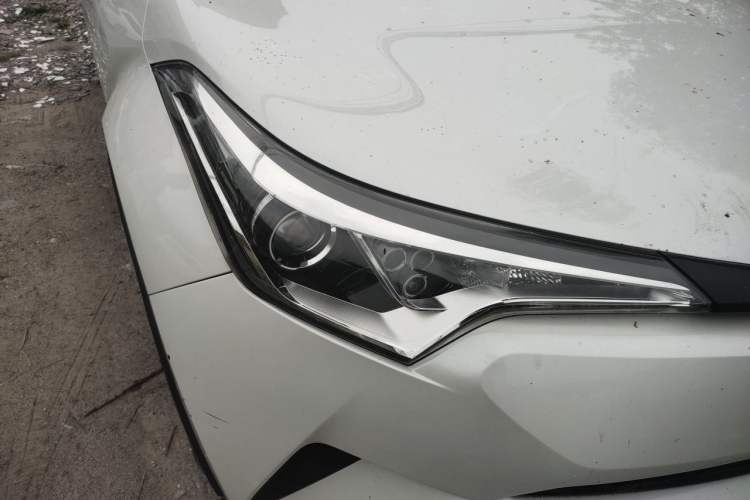 Used Toyota IZOA 2020 2.0L Enjoy Edition Right Front Headlight