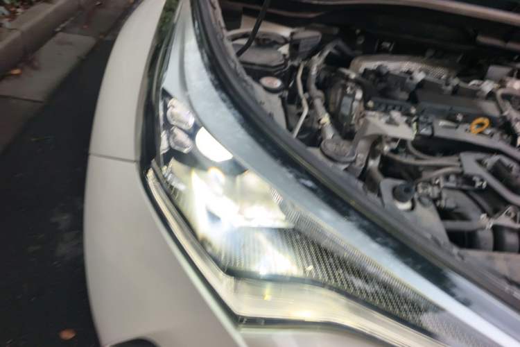Used Toyota IZOA 2020 2.0L Yichi Version Right Front Headlight