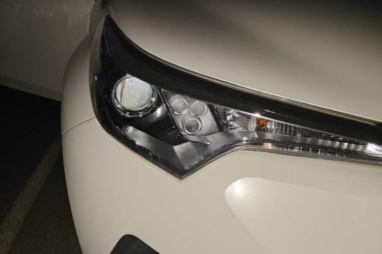 Used Toyota IZOA 2020 2.0L Enjoy Edition Right Front Headlight