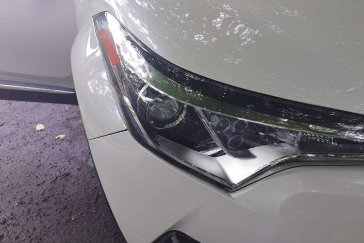 Used Toyota IZOA 2020 2.0L Enjoy Edition Right Front Headlight
