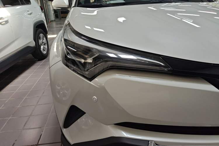 Used Toyota IZOA 2020 2.0L Yichi Version Right Front Headlight
