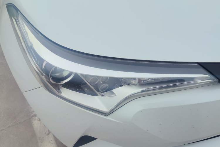 Used Toyota IZOA 2020 2.0L Enjoy Edition Right Front Headlight