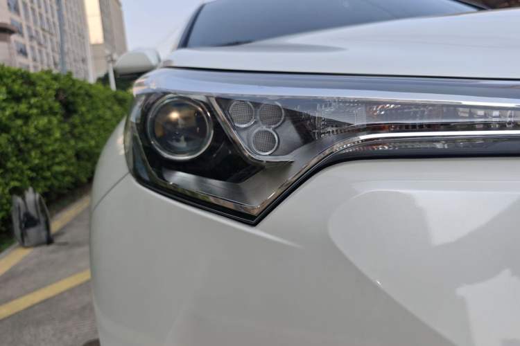 Used Toyota IZOA 2020 2.0L Enjoy Edition Right Front Headlight